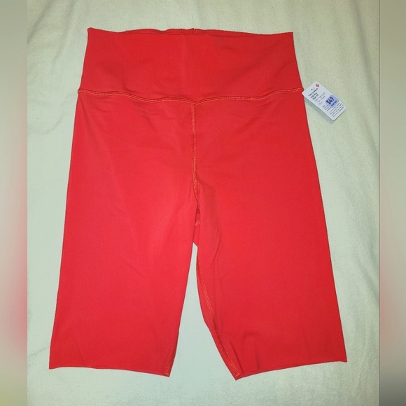 NWT lululemon shorts 10" - Picture 2 of 4